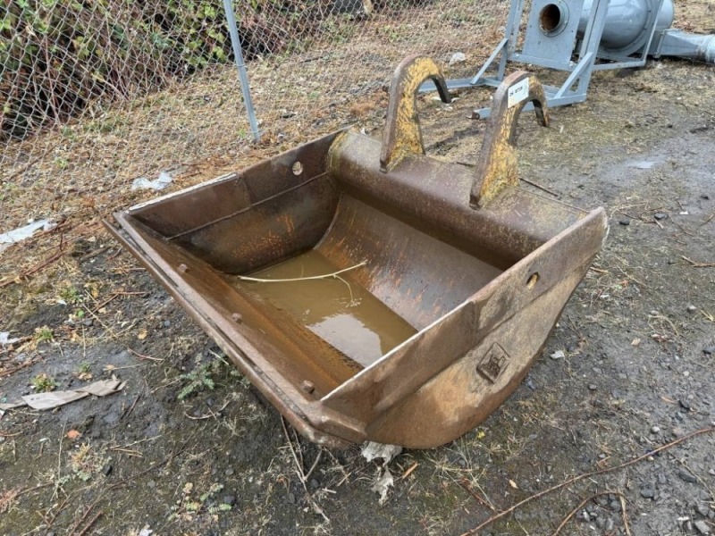 Jones 48" Muck Bucket
