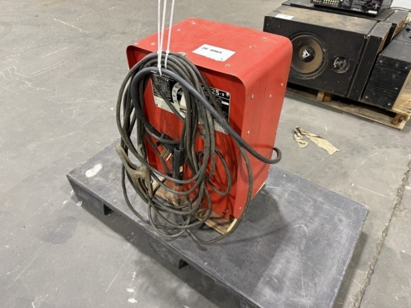 Lincoln Electric LincWelder 225 Welder