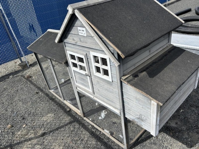 Elevated Chicken Coop Hen House