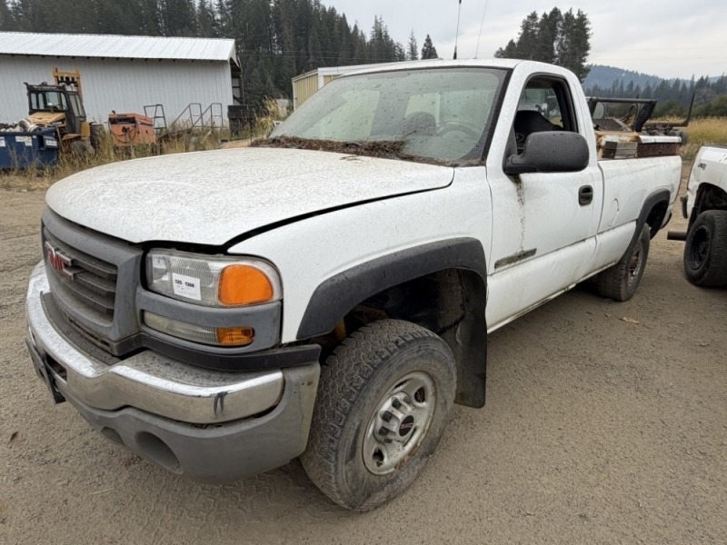 2005 GMC Sierra 2500 4X4 Pickup