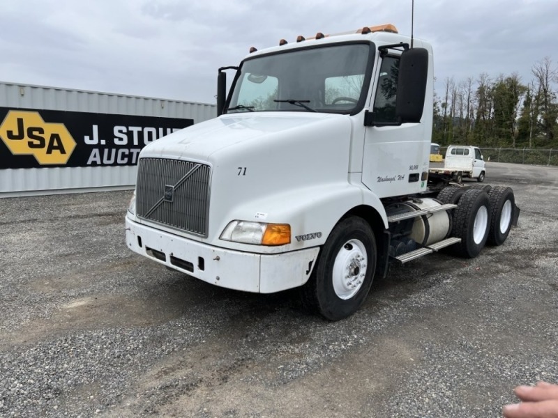 2000 Volvo T/A Truck Tractor