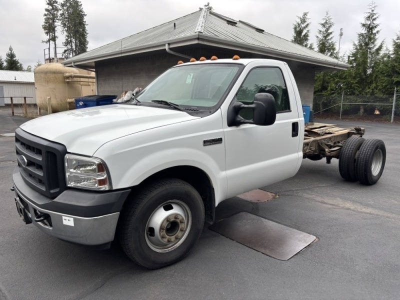 2007 Ford F350 XL SD Cab & Chassis