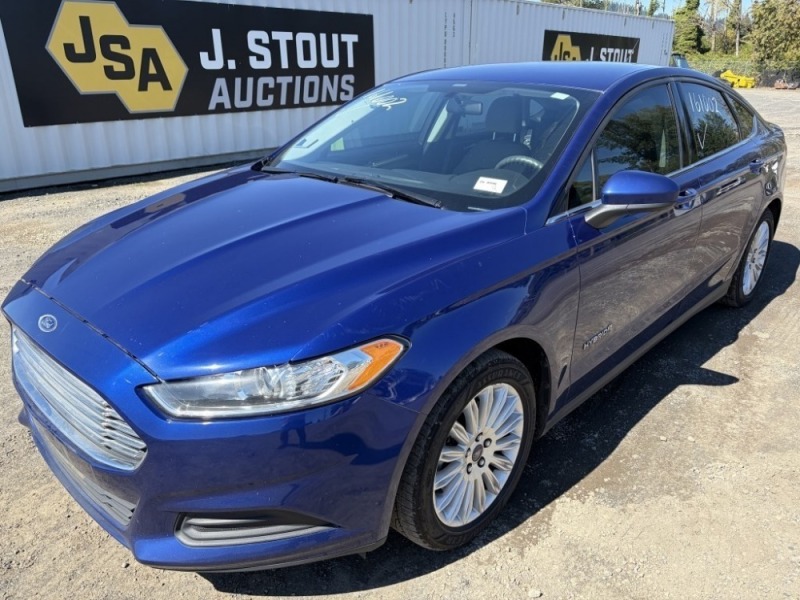 2016 Ford Fusion Hybrid Sedan
