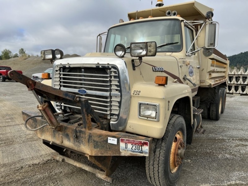 1989 Ford LT9000 T/A Dump Truck