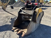 MB BF80.3 38" Hydraulic Crusher Bucket