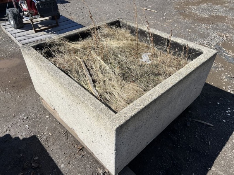 4' x 4' Concrete Planter Box