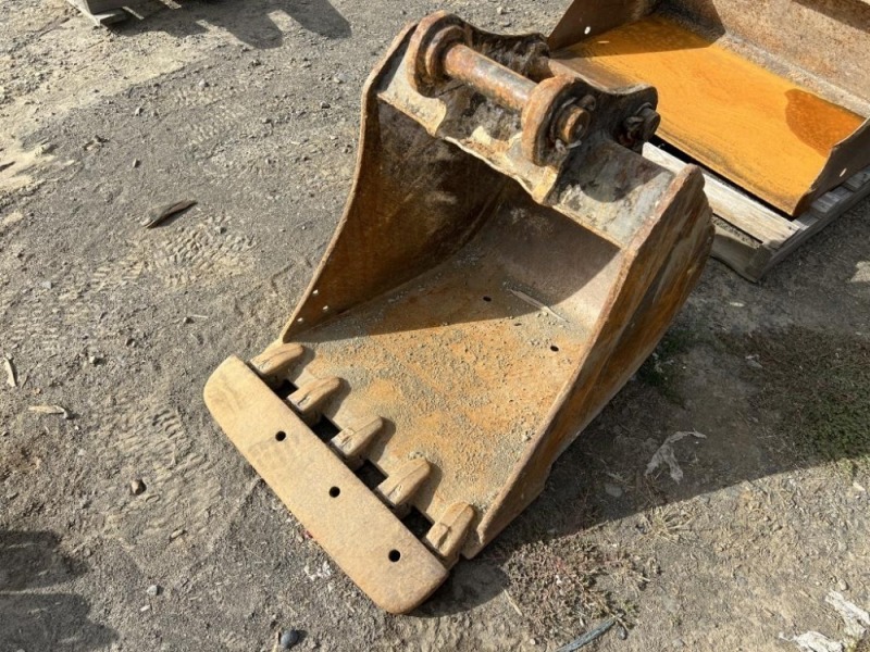 22" Dig Bucket W/Cutting Edge