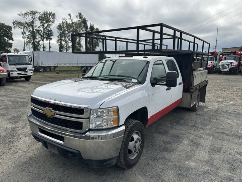 2013 Chevrolet Silverado 3500 4X4 Flatbed Truck