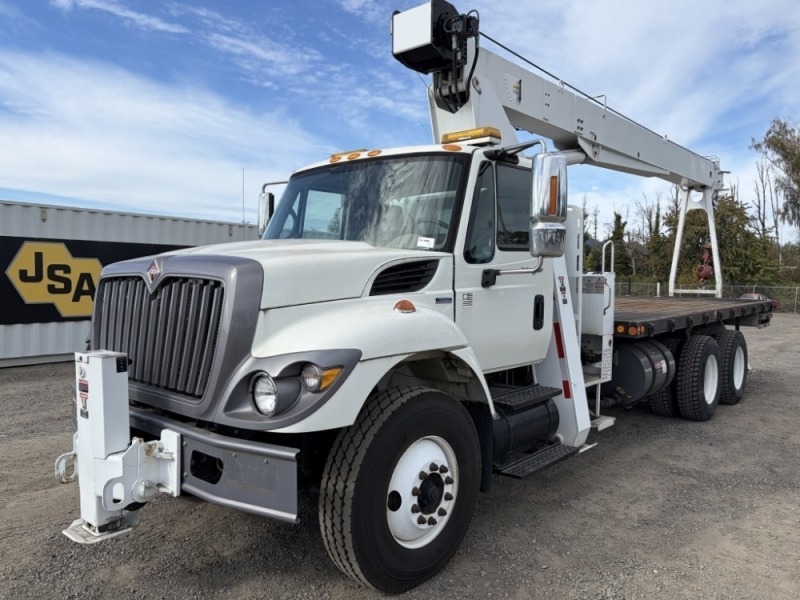 2009 International 7400 T/A Crane Truck