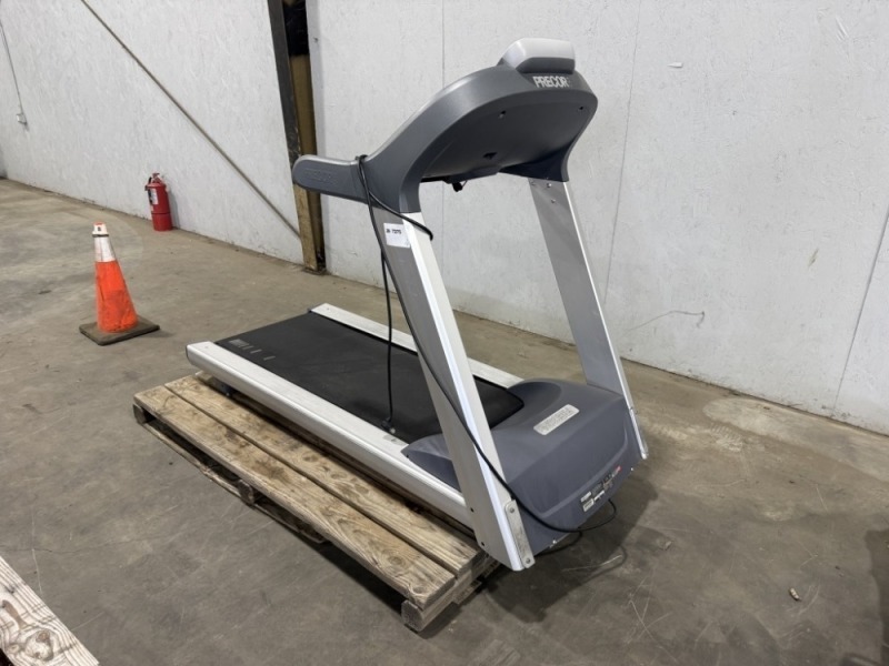 Precor 932i Treadmill Exercise Machine