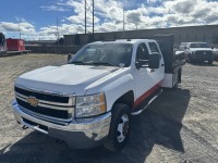 2013 Chevrolet Silverado 3500 4X4 Flatbed Truck