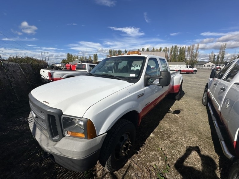 2005 Ford F350 XL SD Crew Cab 4X4 Pickup