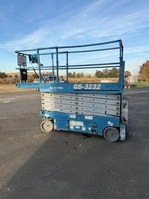 2011 Genie GS-3232 Scissor Lift