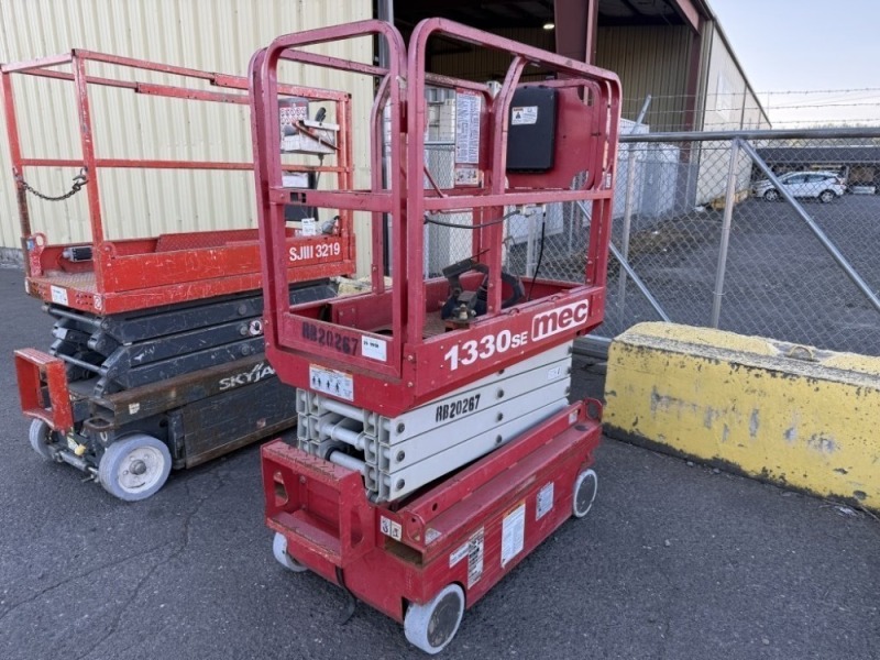 2020 MEC 1330SE Scissor Lift