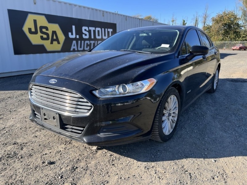 2016 Ford Fusion Hybrid Sedan