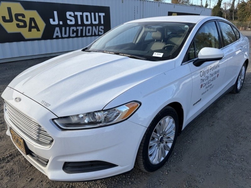 2015 Ford Fusion Hybrid Sedan