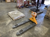 Uline H-1679 Pallet Jack w/Scale