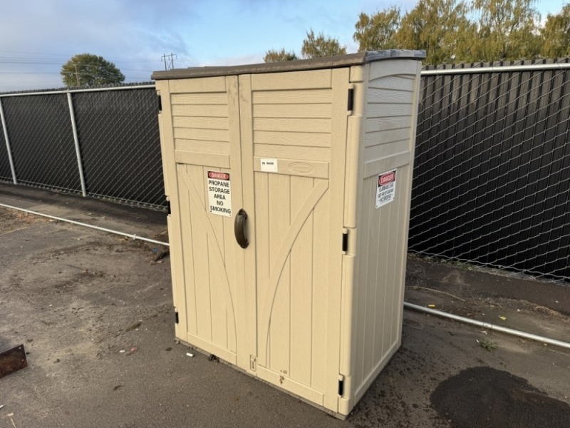 51" x 32" x 72" Rubbermaid Storage Shed
