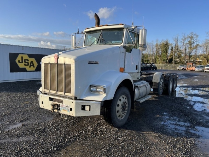 2011 Kenworth T800 Tri-Axle Bare Frame Log Truck