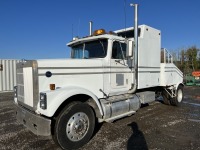 1985 International S/A Sleeper Toter Truck