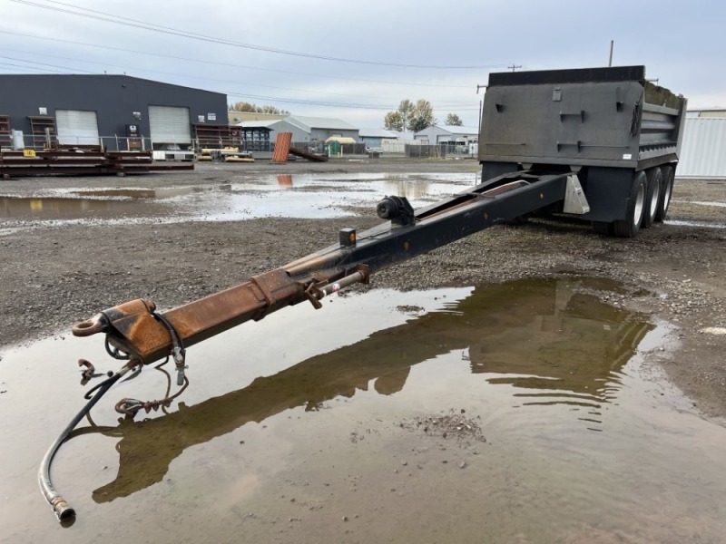 1995 Lely Tri-Axle Pup Trailer