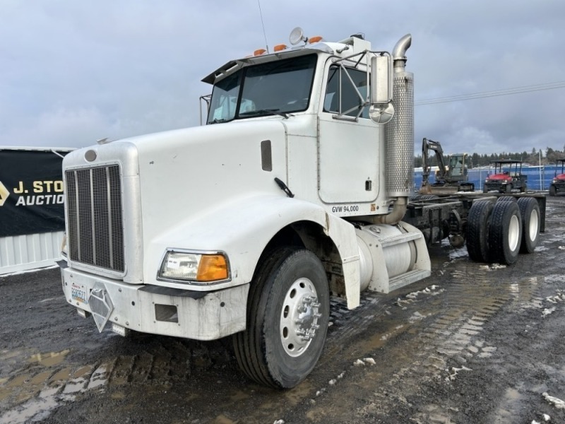 2004 Peterbilt 385 Tri-Axle Cab and Chassis